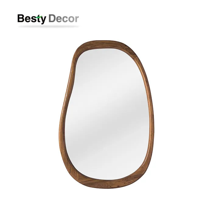 Nepravilno ogledalo z okvirjem iz masivnega lesa